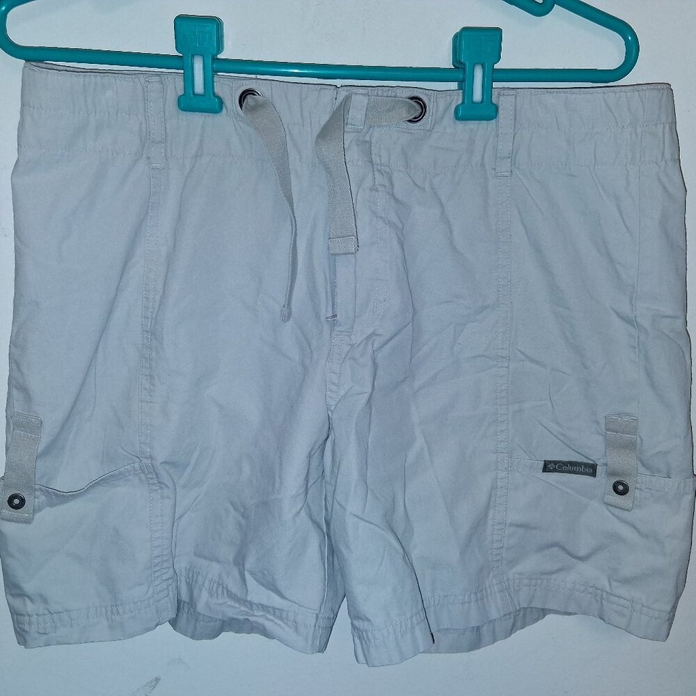 Women’s Columbia size M khaki hiking shorts